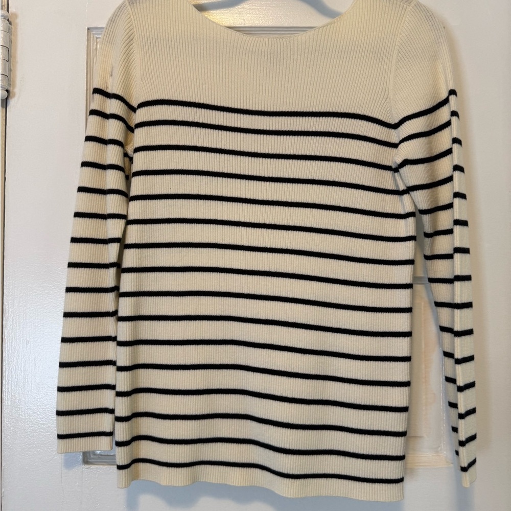 GAP Women's Cream and Black Striped Sweater